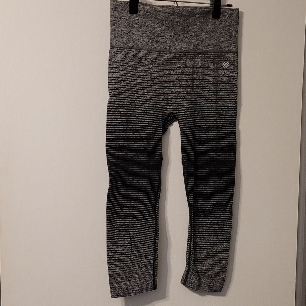 Unique Striped Capri Leggings